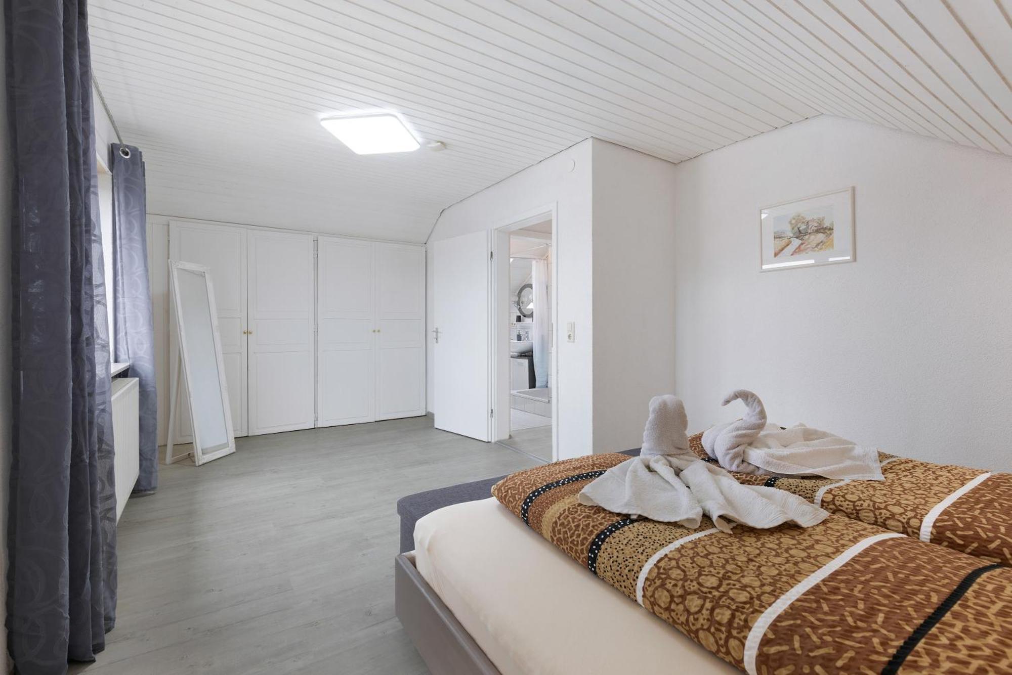 Ferienwohnungen Lilie Und Dahlie Muensingen Exterior photo