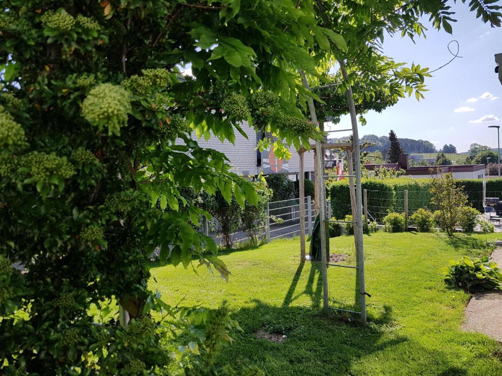 Ferienwohnungen Lilie Und Dahlie Muensingen Exterior photo